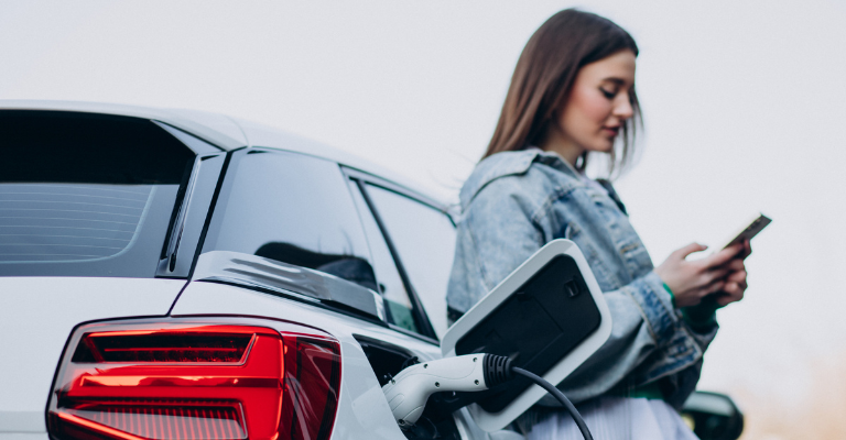 Seguro Quálitas para autos eléctricos e híbridos